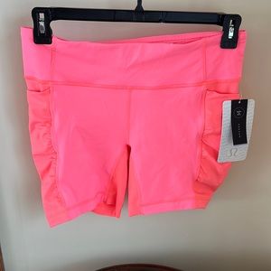 New w tags Lululemon shorts, size 10, w side pockets.